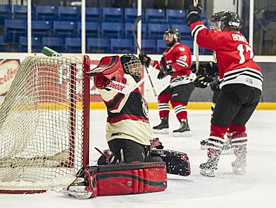 AncDunnews's tweet photo. @DundasRealMcCoy win again over @BrantfordBlast in @AllanCupHockey @dwntwnDundasBIA 
http://t.co/OUtj6tX5G5
#HamOnt http://t.co/xtXuL0Rs8Q