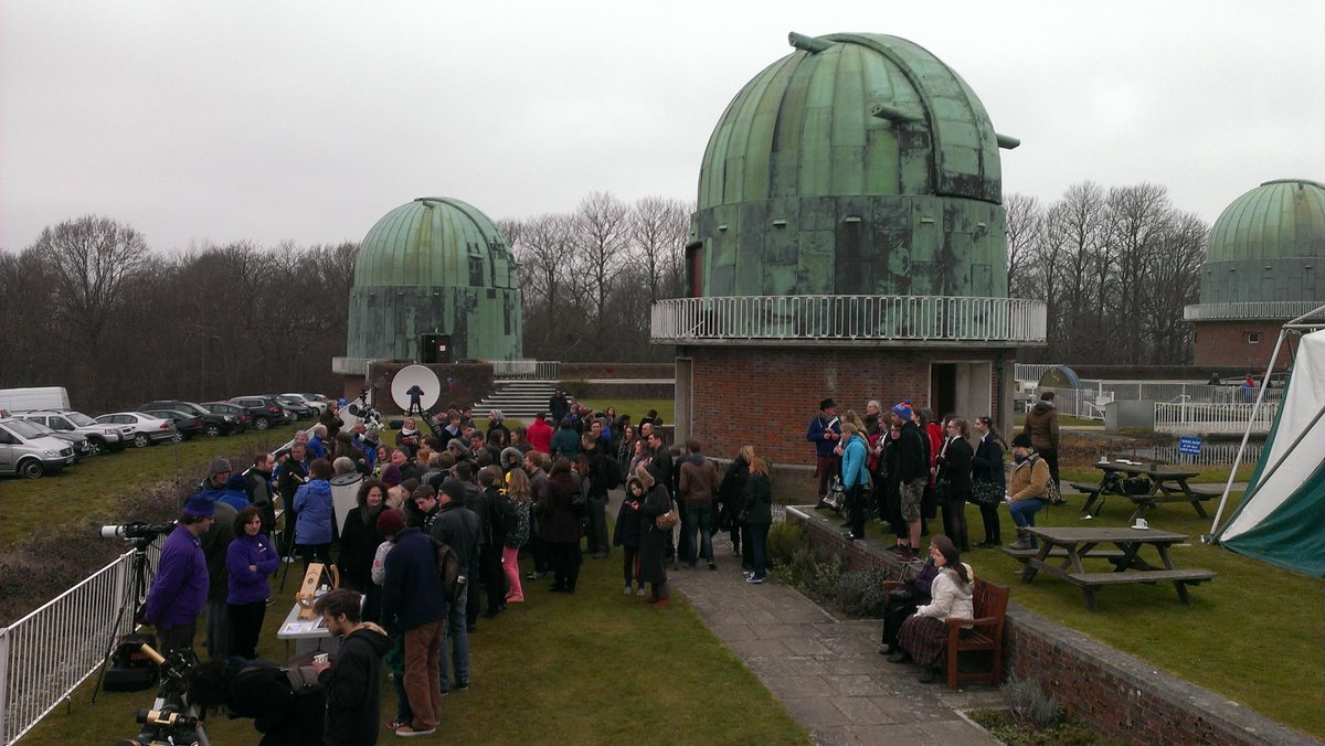 SussexExpressPh's tweet photo. Crowds gathered at Herstmonceux Observatory at mid eclipse. http://t.co/1uXT5eWE9d