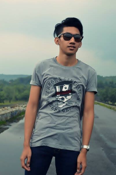 ROCKYJEFF2's tweet photo. Siapa ini bro ? RT @TaufikThamr: http://t.co/mF6gvso2fU