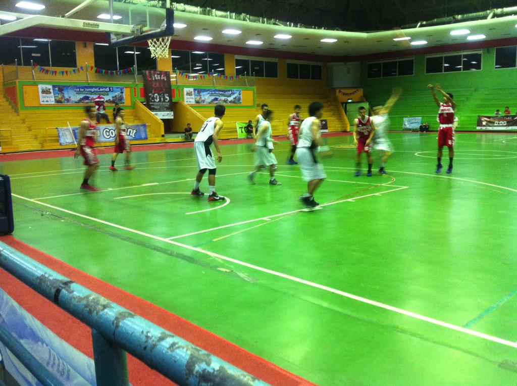 Now, Big Match !!! <a href="/TimBasketITHB/">ITHB Arrows</a> vs <a href="/BasketUEU/">UEU SWANS BASKETBALL</a> end of Q2 18-11 for ITHB @ Gor soemantri kuningan #ligamerahmaroon