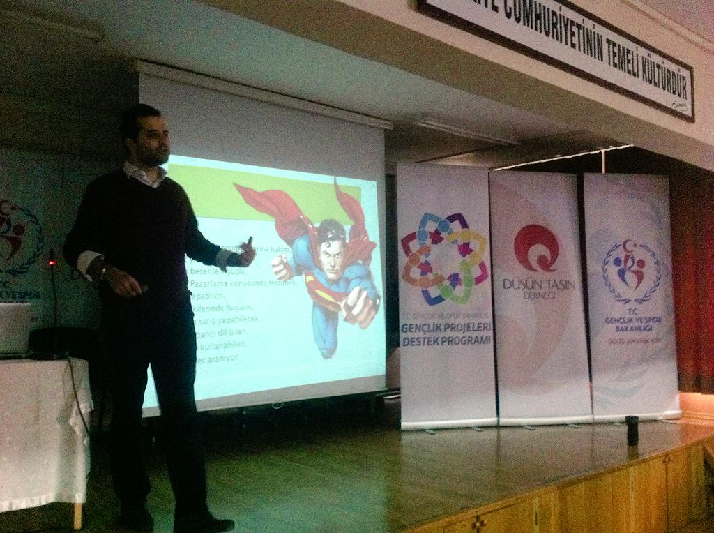 KelebekEtkisiLP's tweet photo. Sosyal girişimcilerden @YavuzYigit lise öğrencileriyle... Sizden süperman olmanız beklenir, peki olabilir misiniz? http://t.co/K4TcCKiS7p