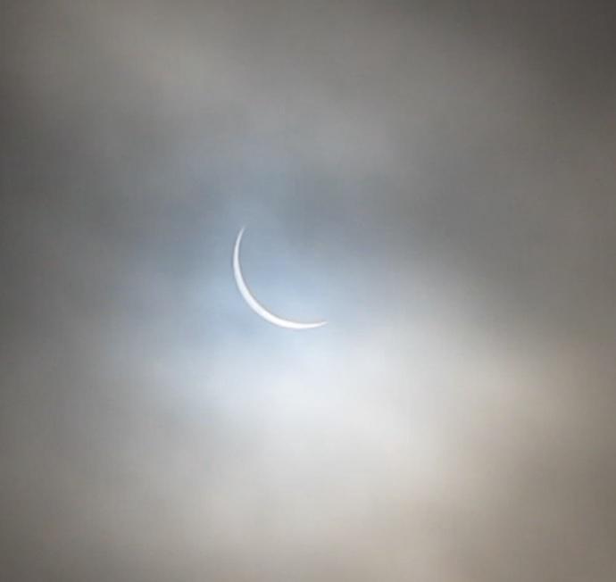 hebrideanhuts's tweet photo. Cloud thinned enough to see solar eclipse without glasses @hebrideanhuts #eclipse2015 http://t.co/OXYCcVu7V2