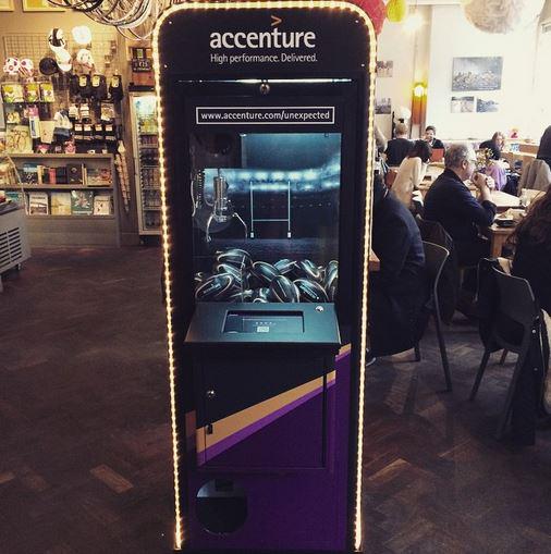 aiaworldwide's tweet photo. Our Friday just got better in @1ookmumnohands - time to win a smart watch! #UnexpectedAccenture @accentureukjobs http://t.co/gW6JHn31Hf