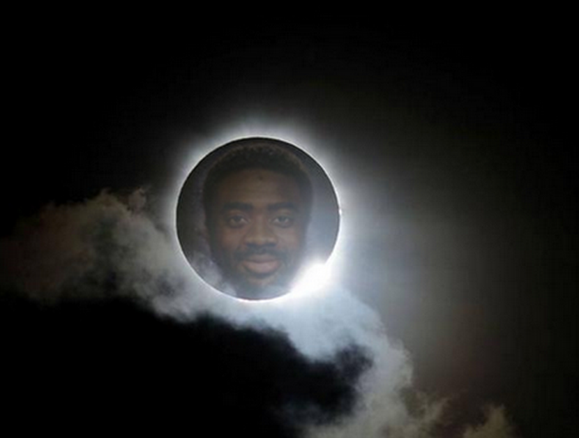 brfootball's tweet photo. What @XabiAlonso and @PReina25 saw when they looked up at the #eclipse2015 http://t.co/wGewhfdeYm http://t.co/ckhl7jbVYl