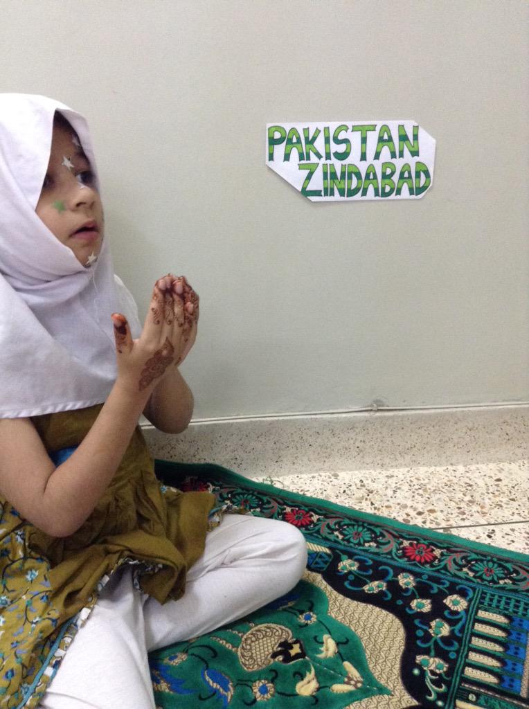saba_tufail's tweet photo. @McDonaldsPK @QMobilePK v all r linq togethr.n our linq prayers cn chng fate.cn stil win In shaa Allah #lovinitPak ππ http://t.co/N3yVEBVuNF
