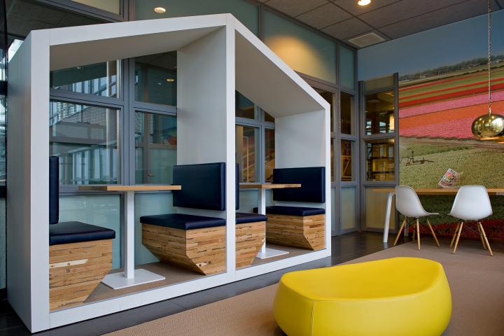 Spaarne Hospital waiting rooms by All-In Living, Hoofddorp - Netherlands retaildesignblog.net/2015/03/20/spa…
