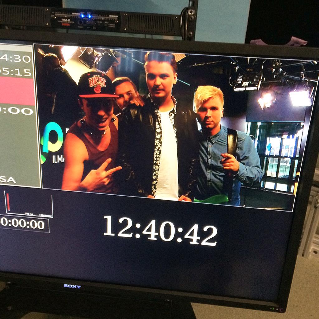 rsjakoirat's tweet image. .@LoopSuomi kuvauksissa, jia! #roopesalminenjakoirat #loopsession #loopsuomi