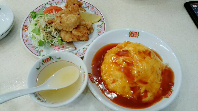 今日の晩御飯🌃🍴大食いのうちにとって餃子の王将は最高❤ 天津チャーハンの甘酢タレに唐揚げ󾭠 http://t.co/SbduewXymJ