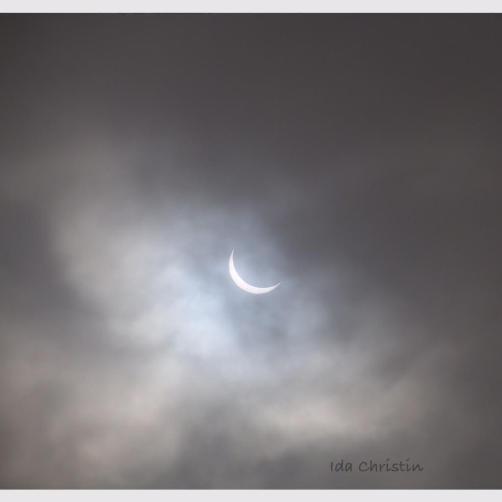 ichrf's tweet photo. #SolarEclipse #solformoerkelse #2sol http://t.co/Y5Q4iopPAD