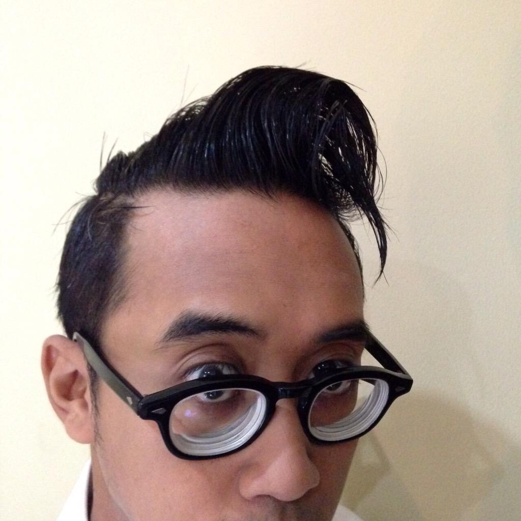danangpostman's tweet photo. Wajah boleh standar tapi rambut harus tampan #SEDAP! Thx @pomikado! #rejekianaksoleh #priamasalampau #chubetchubet http://t.co/nKeEgC6pYR