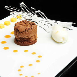 Bizcocho fundente de chocolate “caraïbe balrhona”, sirope de babeluttes y sorbete Mart ... - blog.bierwinkel.es/bizcocho-funde…