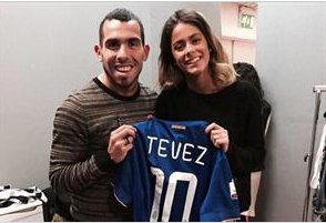 FansClubTiniOfi's tweet photo. plena gira por Italia, Martina Stoessel tuvo un espectador de lujo. Y es que las hijas de Carlos Tevez ect.......... http://t.co/N91UNwbwyB