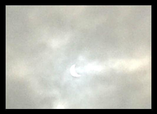 BarclayViv's tweet photo. #SolarEclipse Taken from my living room in Bentham, North Yorkshire, this morning http://t.co/FSbta92Phk