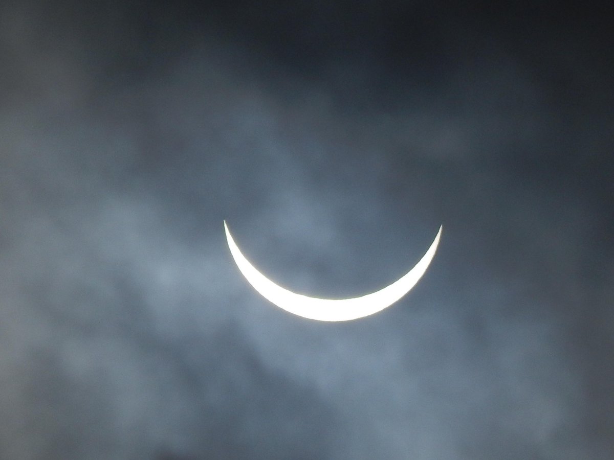 ShaunMagician's tweet photo. #eclipse2015 #StargazingLive #EarthCapture Eclipse in Burnley, Lancashire http://t.co/1fmK7apUer