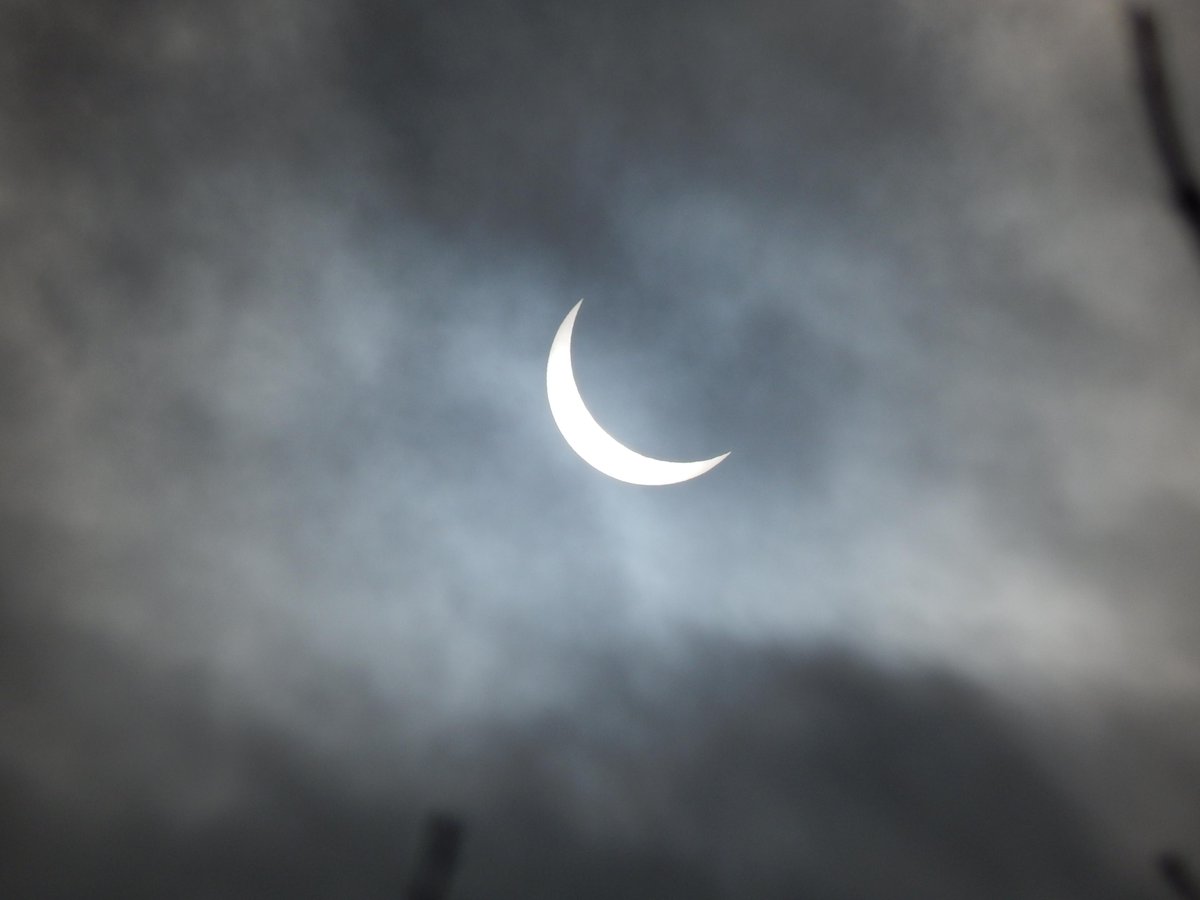 ShaunMagician's tweet photo. #eclipse2015 #StargazingLive #EarthCapture Eclipse in Burnley, Lancashire http://t.co/1fmK7apUer