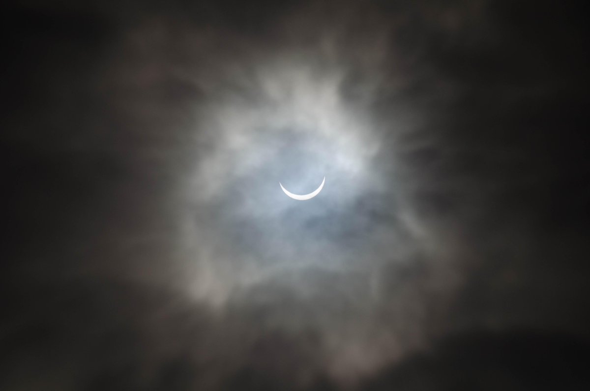 DebTaay's tweet photo. @SheffieldStar #stareclipse Taken from Surprise View Car Park between Sheffield and Hathersage http://t.co/KUQtM3QXKv
