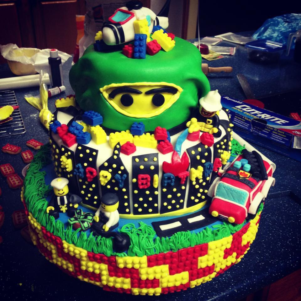 jfacusse's tweet photo. @LEGO_Group lego city cake! #lego #cake #cakedecorating http://t.co/n4MVrIiLn7