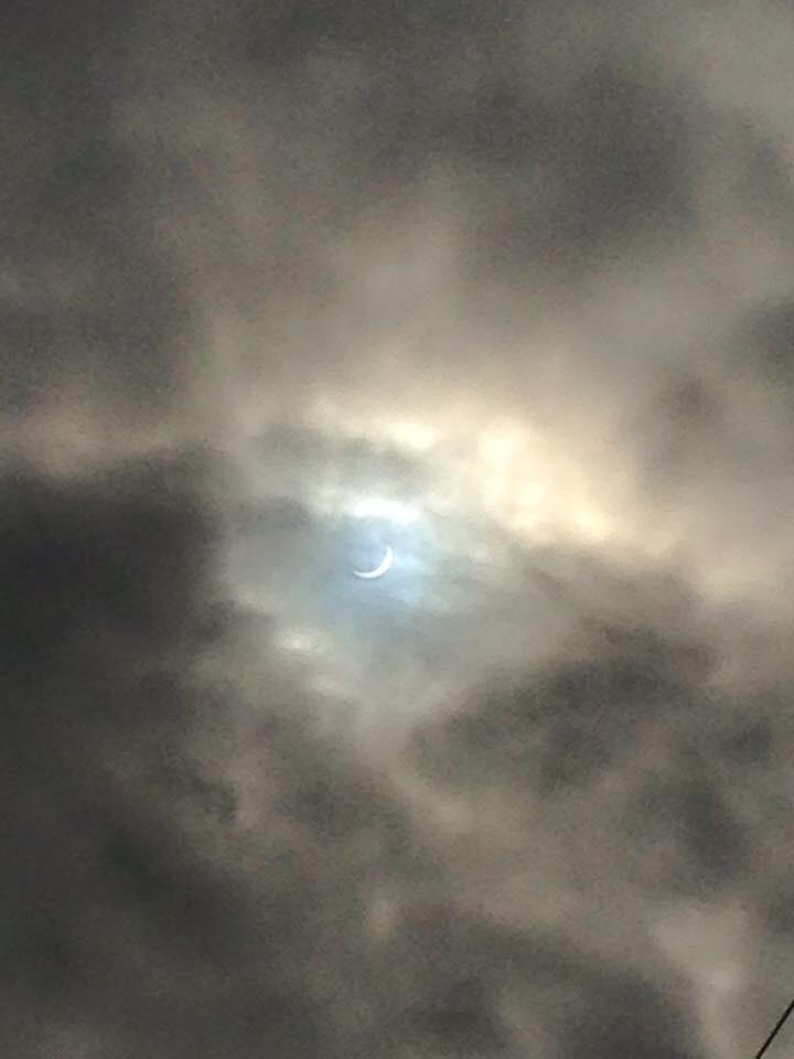 thomjonesthecat's tweet photo. @SheffieldStar Managed to get a glimpse from my garden, S11 #stareclipse http://t.co/9odKfaRqc1