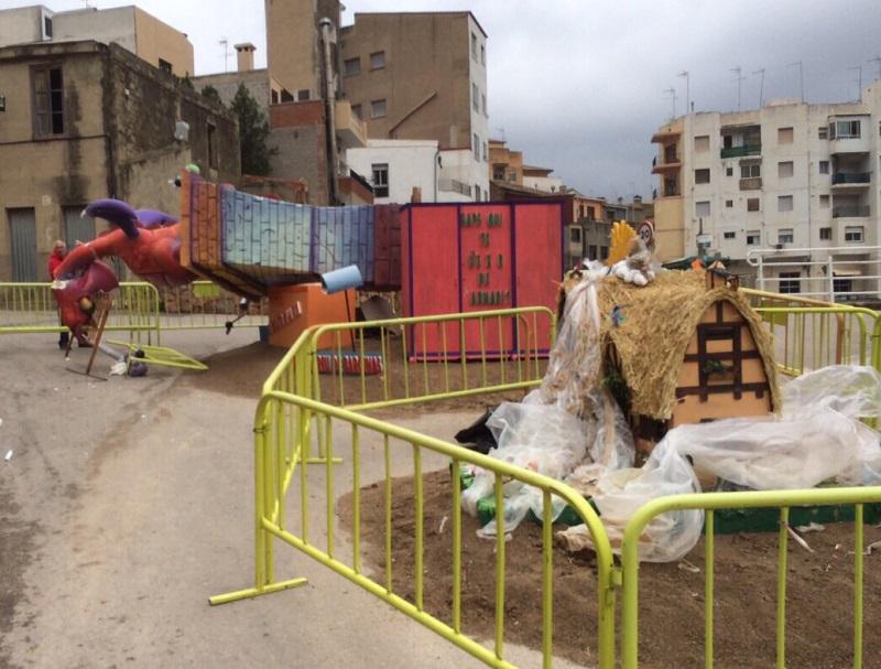 El fort vent suspèn la 'Cremà' i l'ajorna fins que remeta: naquera.com/noticies/detal… <a href="/FallaEncarnacio/">Falla L'Encarnacio</a>