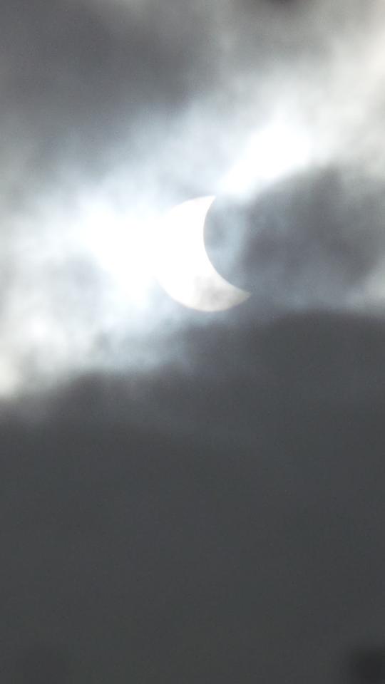 Simon_Ebo's tweet photo. @UCLan_JHI I got a few good ones inbetween the clouds! @UCLan_CEPS @AlstonObsy #Eclipse2015 http://t.co/hDLOZfvYgL