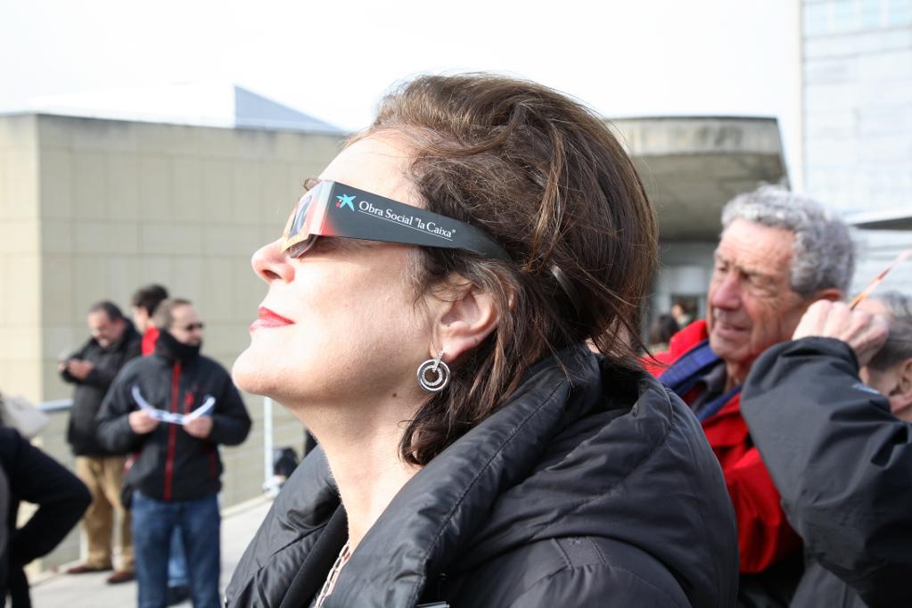 PlanetarioMad's tweet photo. Hemos disfrutado con todos los que nos han acompañado en este eclipse. @FundaciolaCaixa #eclipseplanetmad http://t.co/JgUQtkr5wq