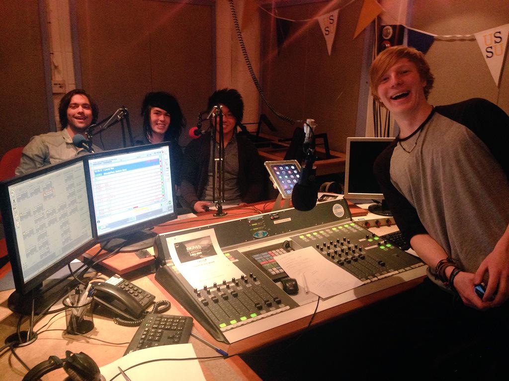 shockhitslive's tweet photo. @AbsoluteStereo live on @ShockRadio ! http://t.co/NzZiO6eczj