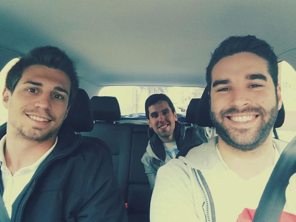 luisguerra04's tweet photo. Rumbo madrid con @AlexGarciaThug @VicVR9 http://t.co/AYSn2K4X3T