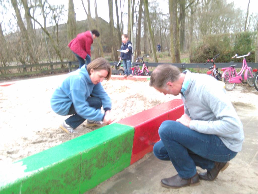 GStam66's tweet photo. Vanochtend op @Toltermeppel het startsein gegeven voor het opknappen van het schoolplein. http://t.co/g1YLRFYqsf