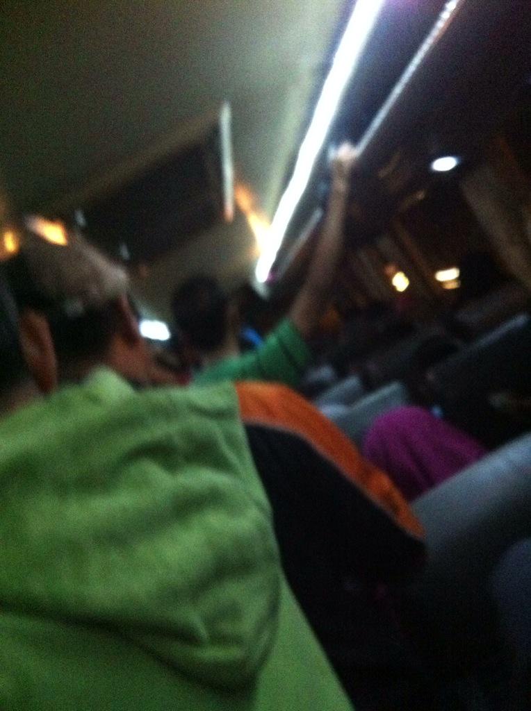 Mimin ChiBi berdiri di mobil CB menuju Cilandak, saat ini sdg berada di tol pd ranji #livetweet <a href="/AgraMania/">Agra Mas Mania</a> <a href="/AbyGun/">AbyGun</a>