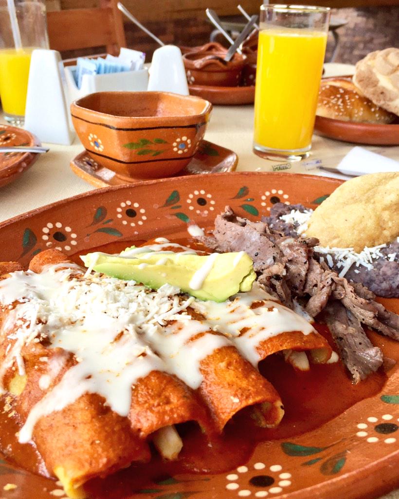 AleMondras's tweet photo. Muy recomendable #MamaGuille en #Puebla: 29 sur 701. Las enchiladas de chiltepin c/cecina y el chocolate, de lo mejor http://t.co/1eW5Nl9KZU