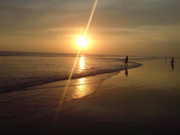 MuhamadMuntohar's tweet photo. Pantai pasir panjang penuh pesona #Bengkulu http://t.co/EDOTEviXj9