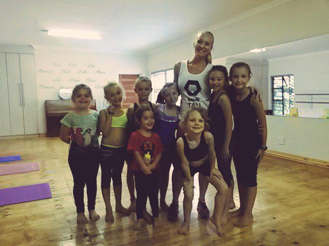 Mooi Mooi <a href="/KarlienVanJ/">KarlienvanJaarsveld</a> ons dans lekker vandag op jou musiek. Girls like Nr 1 en juf Nr 8.