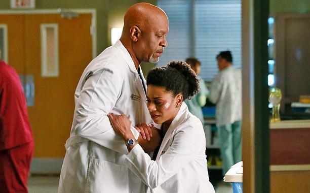 EW's tweet image. .@GreysABC had us in tears (yet again) last night. Our recap: ow.ly/KzSDO #Greys