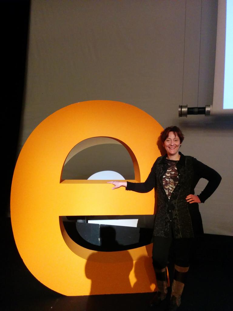 LauraRoch1701's tweet photo. Felicitats a @EADAAlumni per #EADAmeet15. La jornada #eadabedigital ha estat molt interessant. Amb @HanadiAltadmuri http://t.co/E4PF2Ido2W