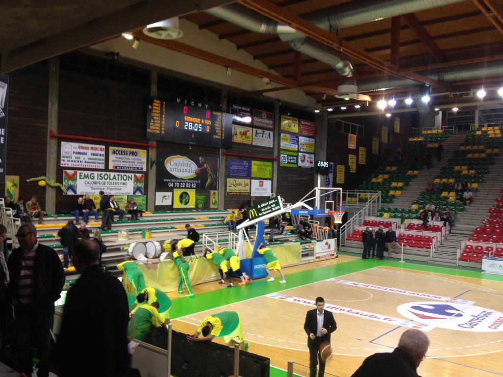 labullevichy's tweet photo. La @javbasket reçoit @RupellaUBLR dans moins de 30min. Victoire pr les playoffs obligatoire sinon le wagon s'échappe. http://t.co/ezFkRnX0tD