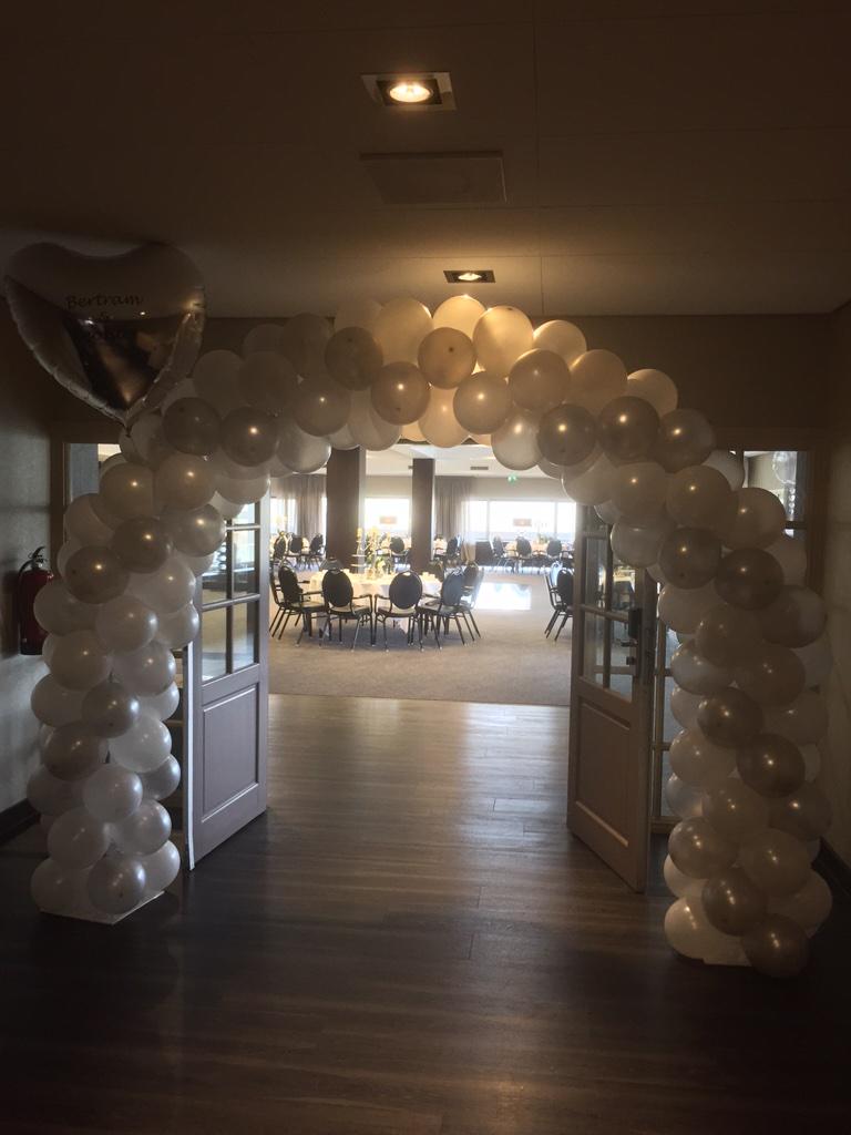 Ballonnendec's tweet photo. De decoraties voor de bruiloft van Bertram en Leonie. Gefeliciteerd! http://t.co/QPiraF9X5t