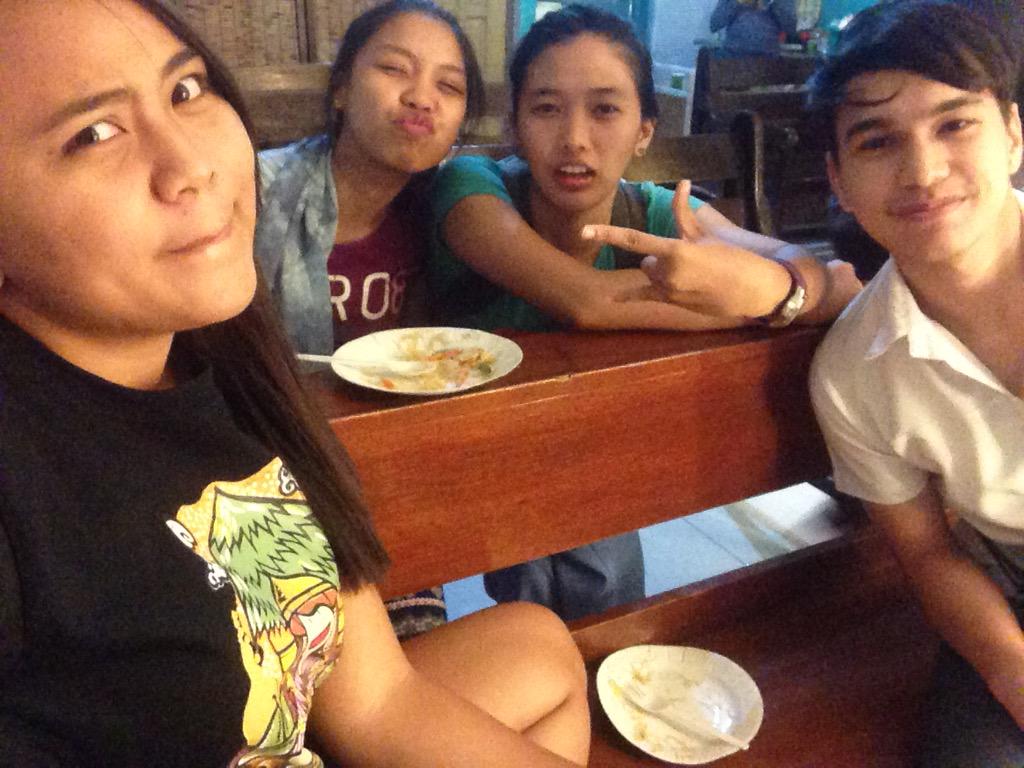 maribelzinampan's tweet photo. My girls! 😃😃 we miss you @DAELysse !! ❤️❤️ @kutingkuts @NescaFhaye @alenn_g08 #MFADS @bibingkajuice http://t.co/75Qi351amc