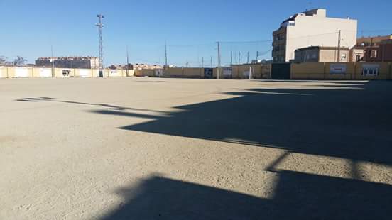Nacho_Oje's tweet photo. Si queréis os dejamos el campo de la @ADP_Parador para la final de copa @AthleticClub @FCBarcelona #ironiamodoON http://t.co/egJbob56Sq