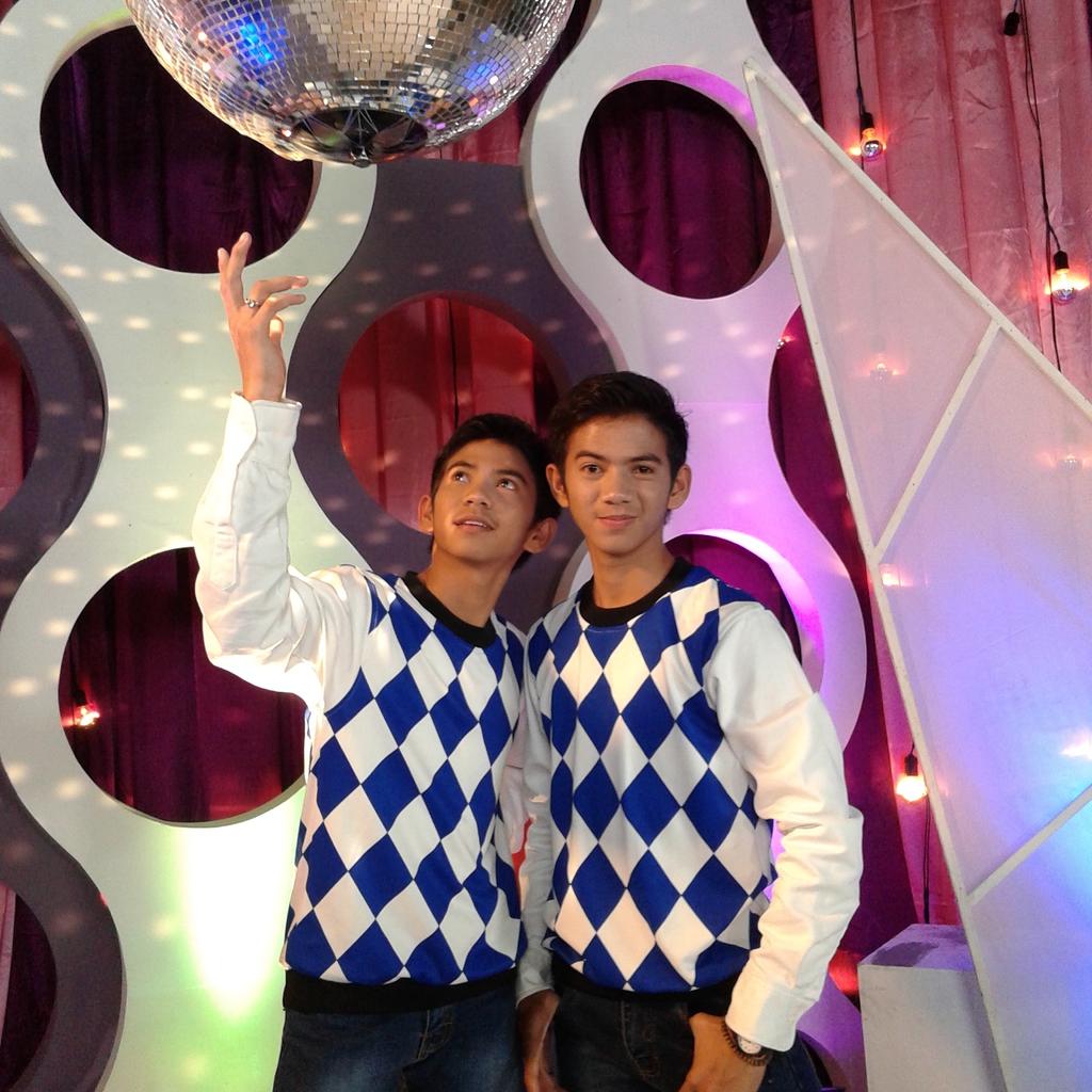 DA2_Ridho's tweet photo. mohon doa dan dukungan nya besok mlam di dangdut academy 2 hanya indosiar.pada pukul 16.30.jng lupo sms yg bnyak ya. http://t.co/1wHpdg9Gmc
