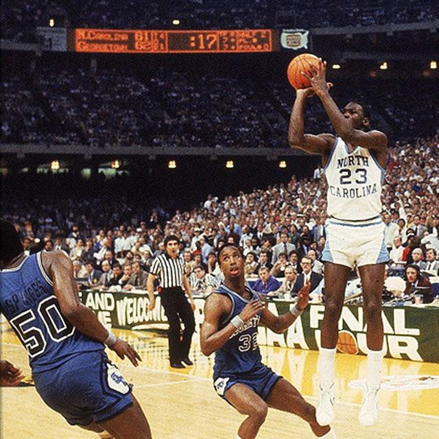 MaleNoteBook's tweet image. 10 Historic College Basketball Teams That Could Beat Undefeated Kentucky serve.im/d.83