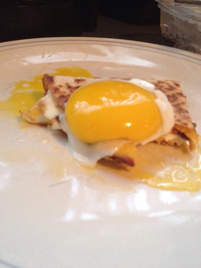 DaSuperfanss's tweet photo. Fried Salami &amp; Ham wit Melted Swiss &amp; Cheddar Stuffed in Tortillaah wit Gooey Duck Yolk. #DaSuperfansMenu #CarlsMenu http://t.co/0wYT8guEXH