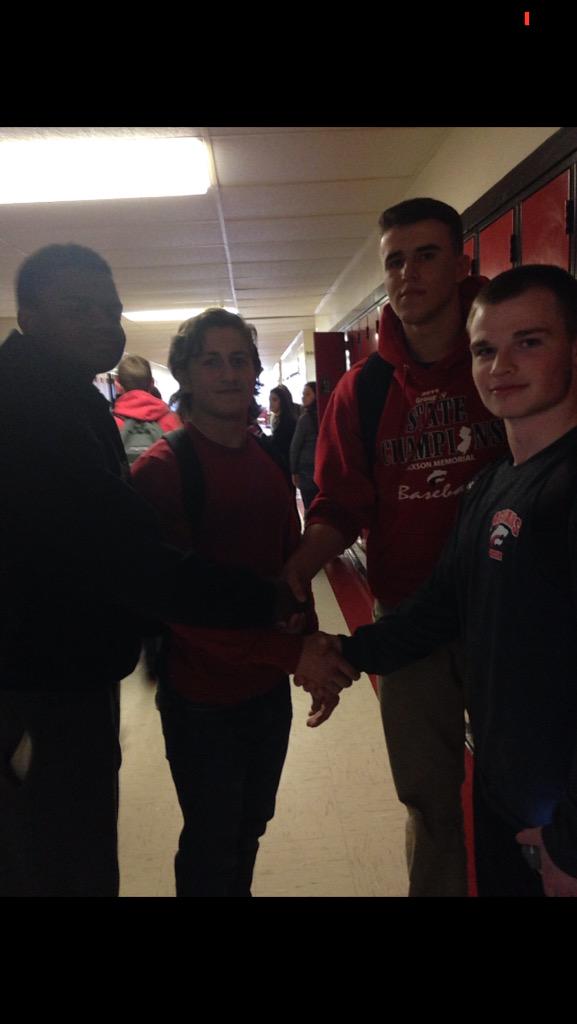 Rawdoggers69_'s tweet photo. The Chilean Rawdoggers and @CDarkskins have joined to a combined team of 12 people #MakingMoves http://t.co/3XtkBPuTR1