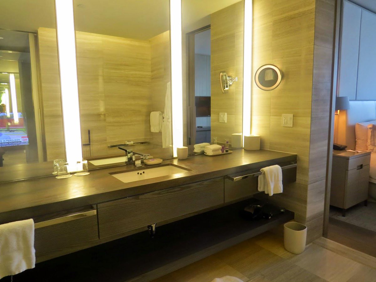 Toronto_Trends's tweet image. ICYMI: Here's the photo review of our stay at the fabulous @FSToronto! torontostyles.blogspot.ca/2014/09/travel… #luxury #travel