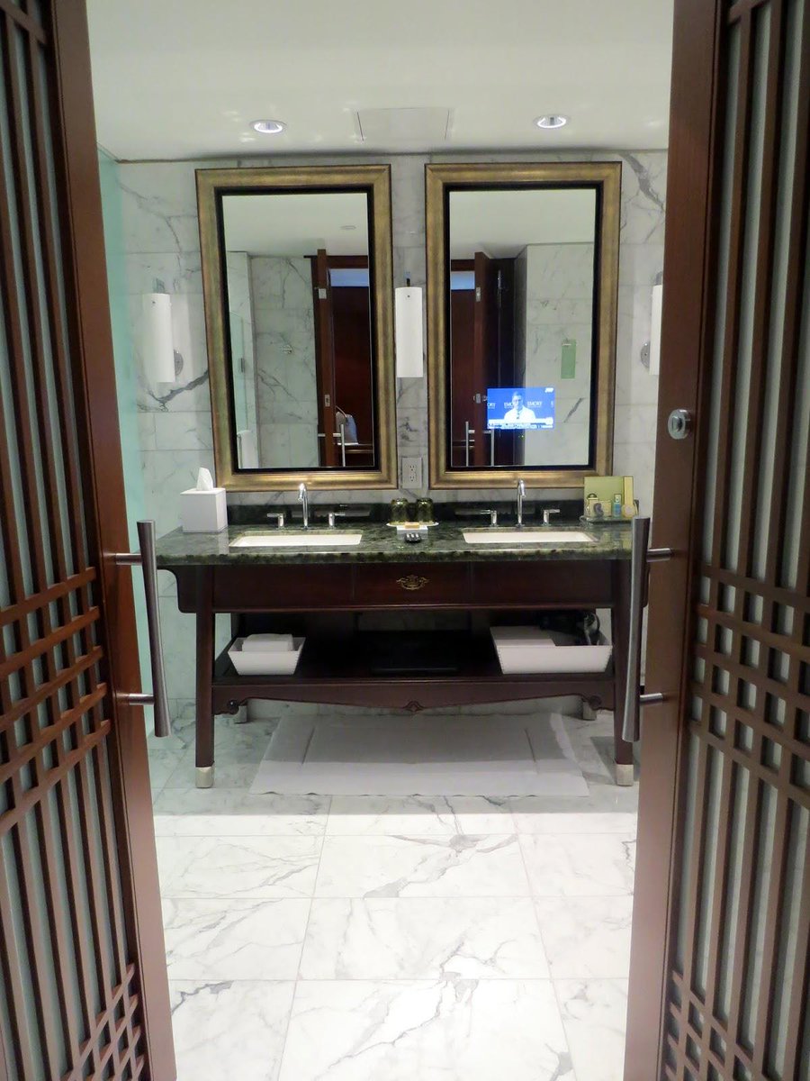 Toronto_Trends's tweet image. ICYMI: Here's our photo review of the @ShangriLaTO #luxury hotel. Such a beautiful property. torontostyles.blogspot.ca/2014/09/weve-r…