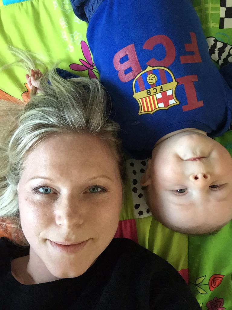 reggie_a_fowler's tweet photo. Selfies and playmat time with Mummy @kimwatkins82 #HairPull http://t.co/4EOIjA79iL