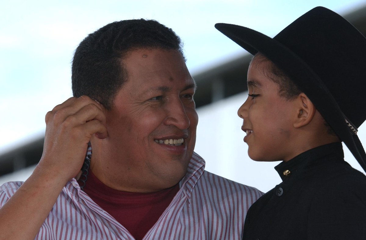 Cancilleria_ve's tweet photo. Porque Venezuela es referencia mundial gracias al Gigante Latinoamericano, Hugo Chávez. #ObamaDerogaElDecretoYa http://t.co/GvSD2g1QN5