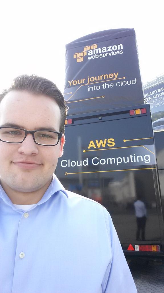 actifiedApp's tweet photo. Am letzten Tag war @Soko2D auch noch auf der #CeBIT2015  - @awscloud  rockt http://t.co/Rzhsn6pzXT