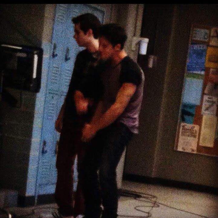 Hoechlin_Fans's tweet photo. @tylergposey a.k.a T-pose Throwback on set with @dylanobrien #Memories #TeenWolf http://t.co/Rm4nNxRij7