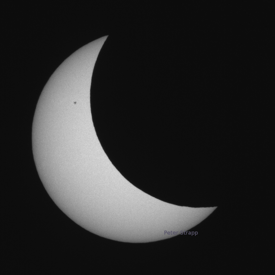peterstrapp's tweet photo. TS ED 70/420mm telescope, @QHYCCD QHY5L-ii-c camera, and white light filter. #SolarEclipse http://t.co/0WfEt1Oe3P