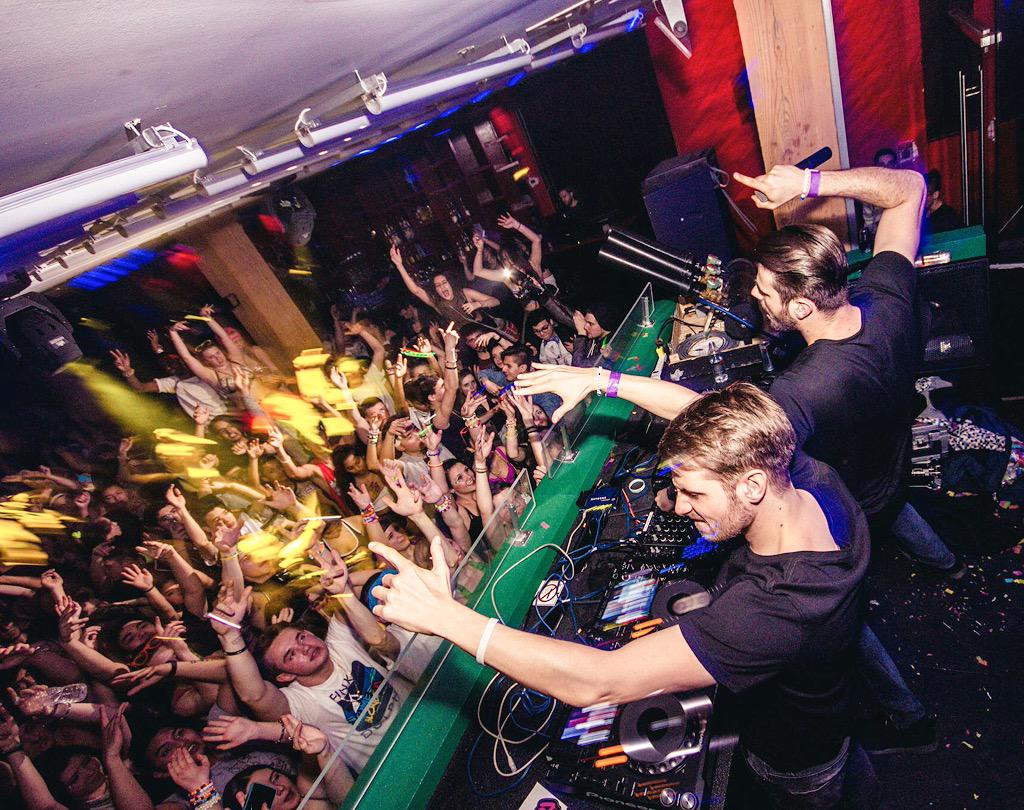 martapolishcuk's tweet photo. “@jewelzandsparks: BOOM TORONTO! @CrownEvents #Knockout2015 #robotic http://t.co/qd7Vmx5Sbd” @marijadd i made it 🎉🎉